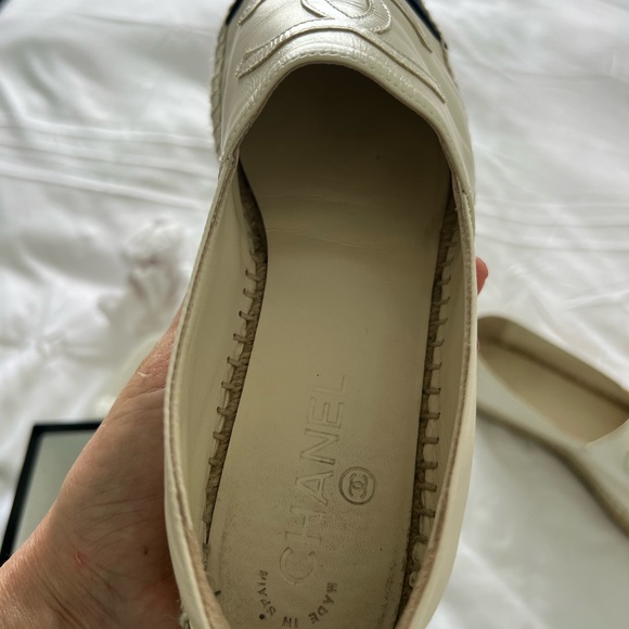 NWT- UNIQUE IVORY COLOR- NOT BEIGE- Chanel Leather Espadrilles Ivory/Black. - Picture 8 of 9